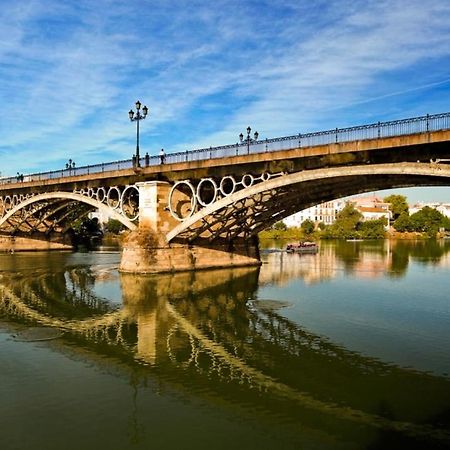 Loftriana Apartment Sevilla Bagian luar foto