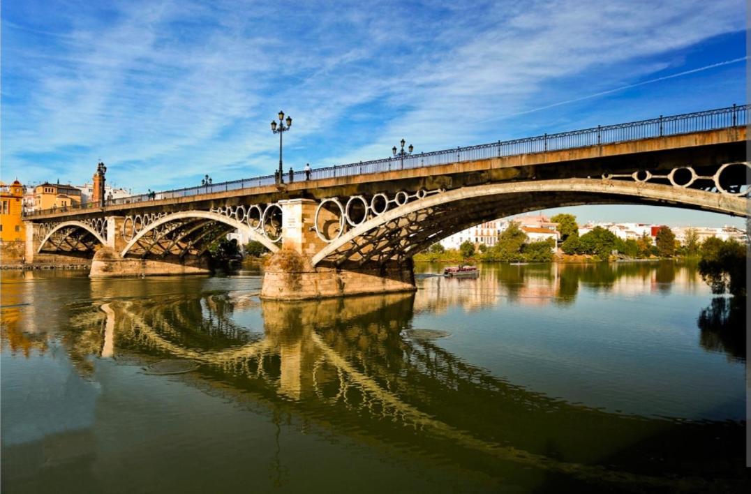 Loftriana Apartment Sevilla Bagian luar foto
