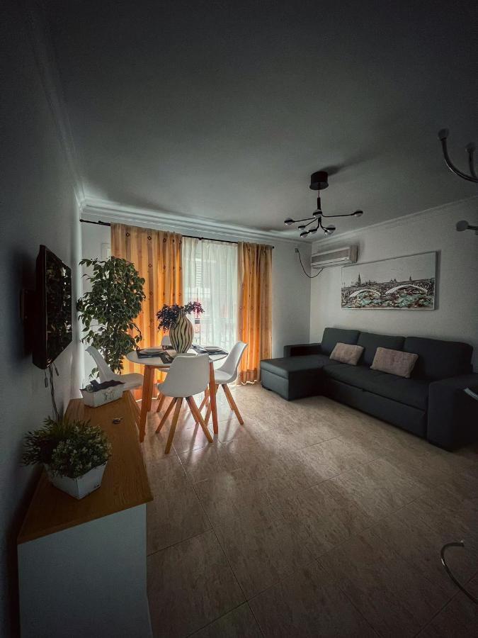 Loftriana Apartment Sevilla Bagian luar foto